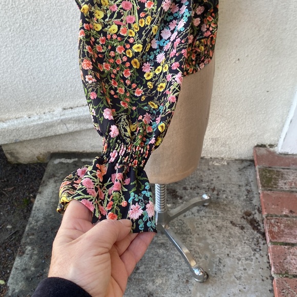NWOT Zara gorgeous floral blouse w/ a beautiful backing. Stunning floral colors! - Picture 7 of 11